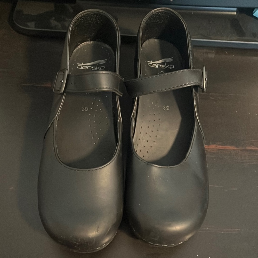 Dansko women's size 39-7 1/2 black nursing shoes